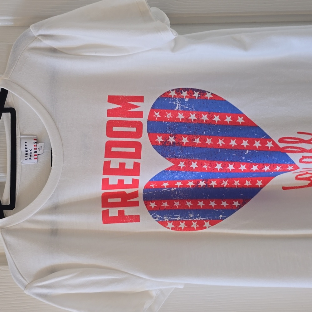 LIBERTY PARK BRAND WOMEN'S WHITE, RED AND BLUE PATRIOTIC TEE SIZE SMALL